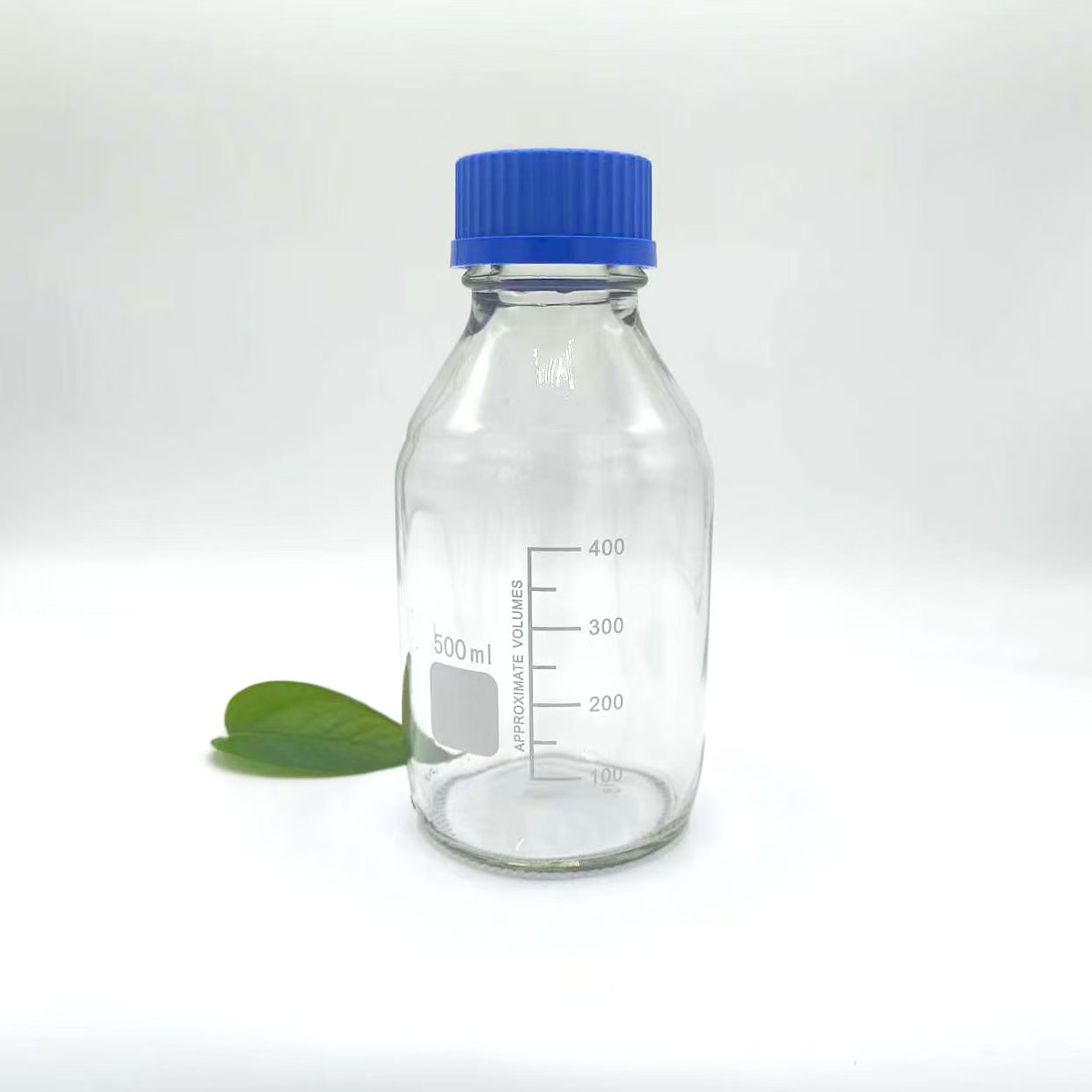 Hur löser man utmaningen med laboratorielagringssäkerhet? Compo ger det perfekta svaret med sina innovativa reagensflaskor i glas. Hur löser man utmaningen med laboratorielagringssäkerhet? Compo ger det perfekta svaret med sina innovativa reagensflaskor i glas.